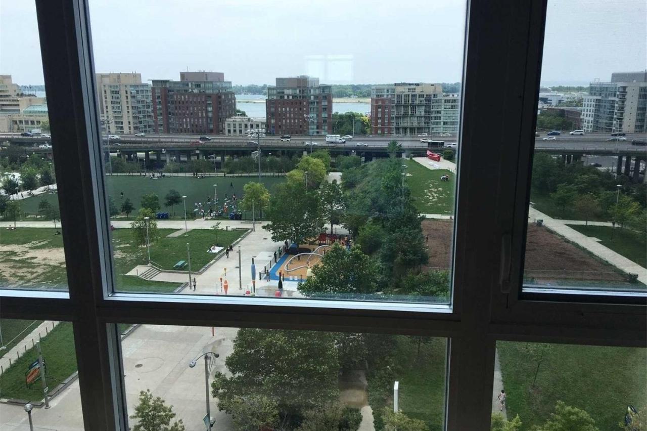 Three-Bedroom Condo With Free Parking Nearby Cn Tower With Lake View Торонто Екстериор снимка