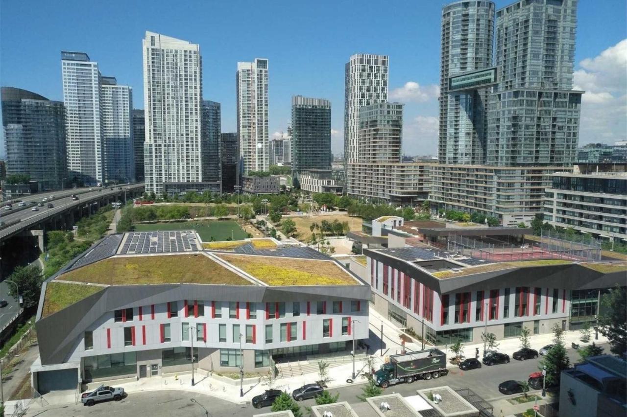 Three-Bedroom Condo With Free Parking Nearby Cn Tower With Lake View Торонто Екстериор снимка