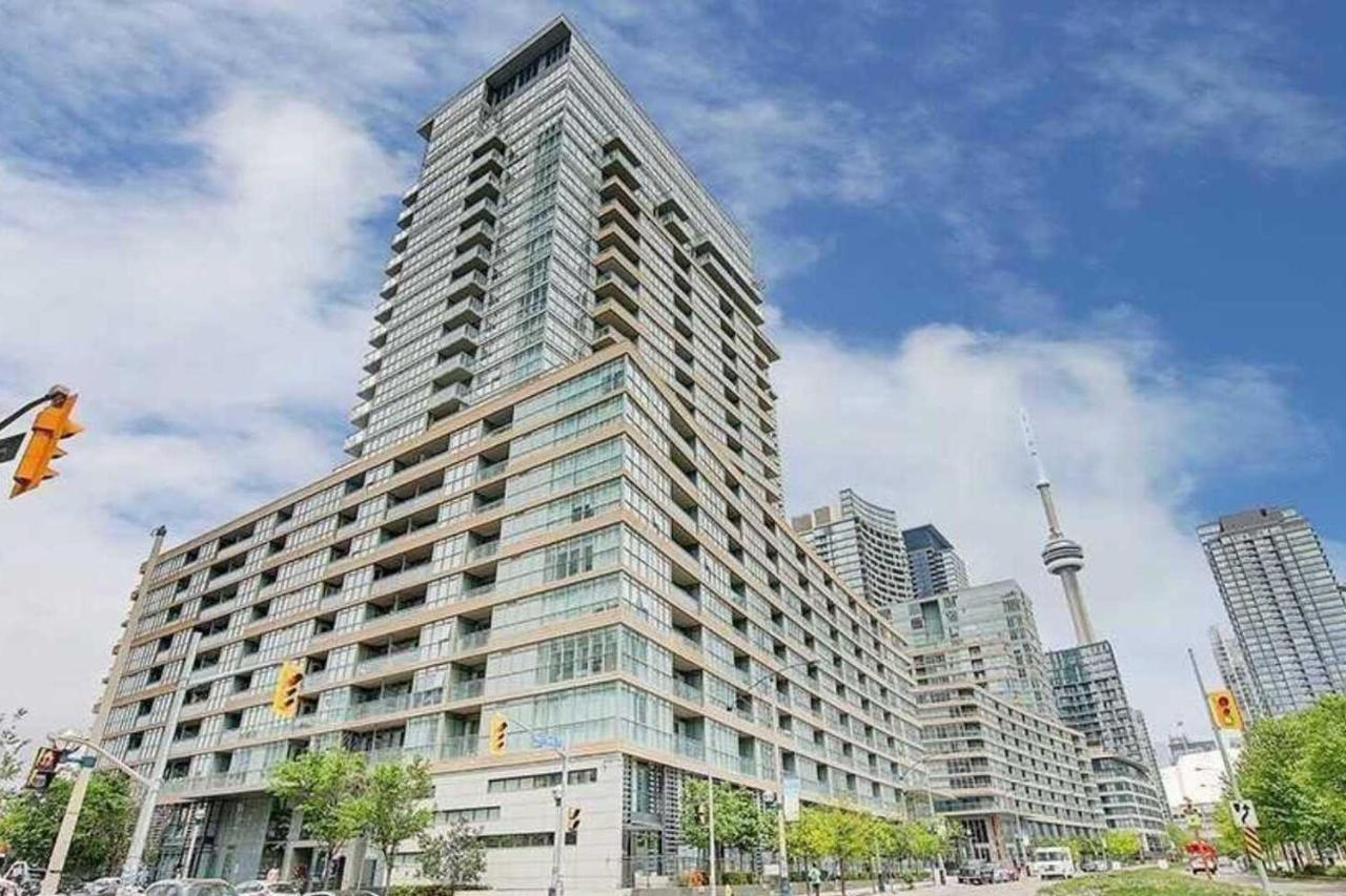 Three-Bedroom Condo With Free Parking Nearby Cn Tower With Lake View Торонто Екстериор снимка