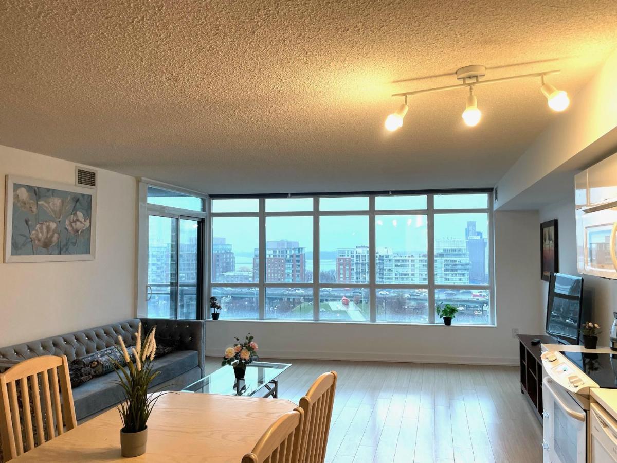 Three-Bedroom Condo With Free Parking Nearby Cn Tower With Lake View Торонто Екстериор снимка