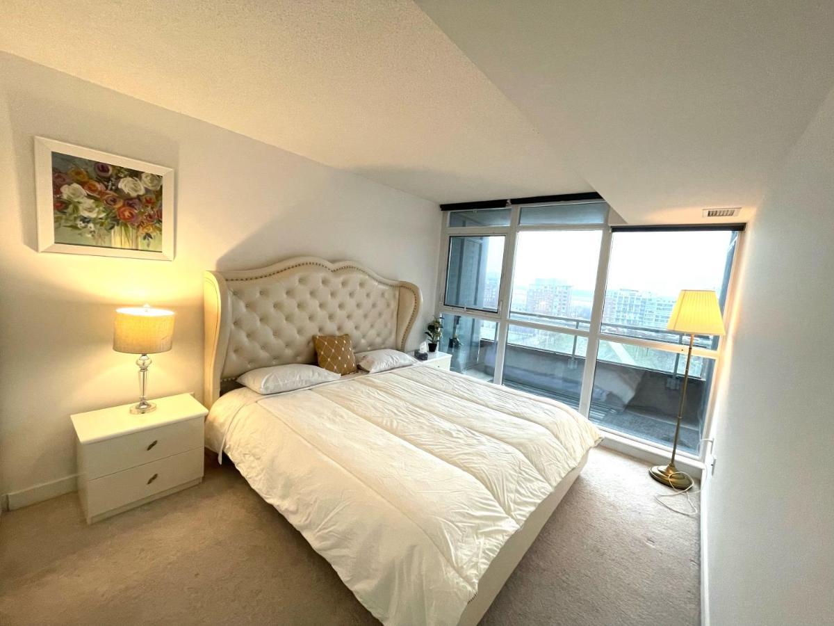 Three-Bedroom Condo With Free Parking Nearby Cn Tower With Lake View Торонто Екстериор снимка