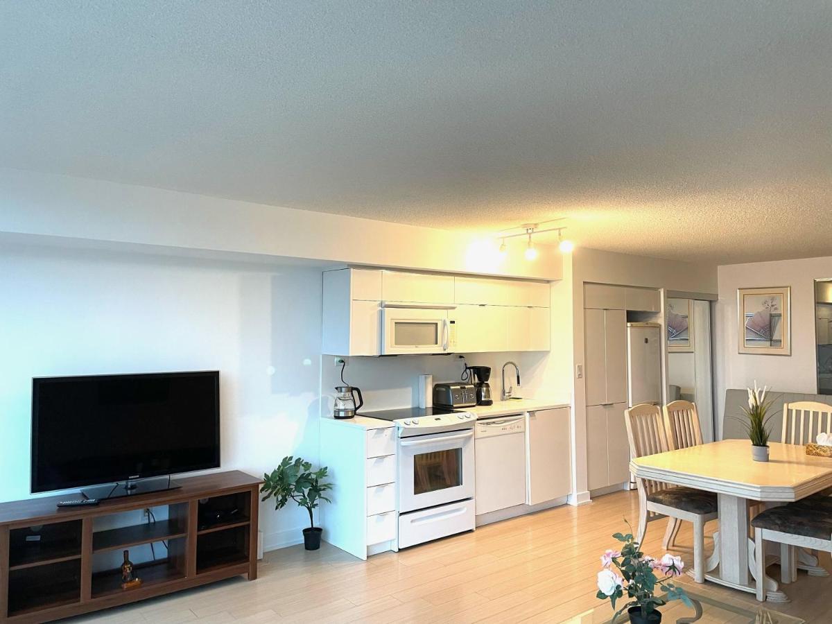 Three-Bedroom Condo With Free Parking Nearby Cn Tower With Lake View Торонто Екстериор снимка
