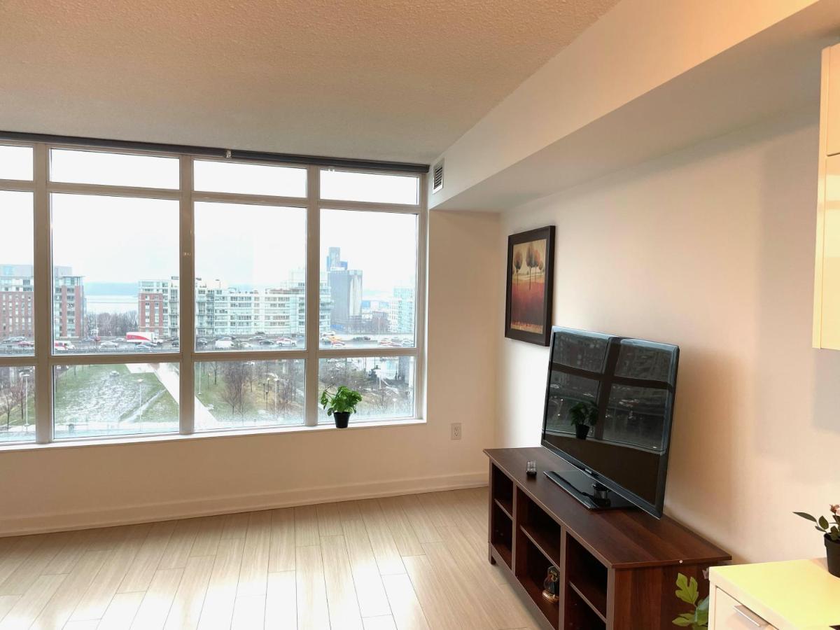 Three-Bedroom Condo With Free Parking Nearby Cn Tower With Lake View Торонто Екстериор снимка