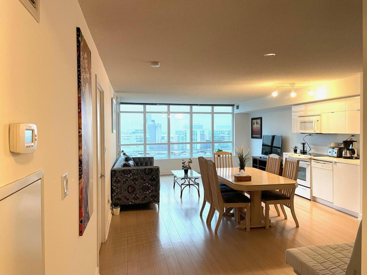 Three-Bedroom Condo With Free Parking Nearby Cn Tower With Lake View Торонто Екстериор снимка