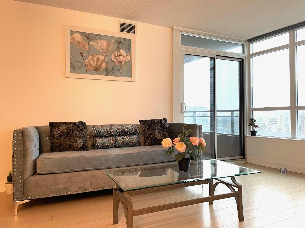 Three-Bedroom Condo With Free Parking Nearby Cn Tower With Lake View Торонто Екстериор снимка