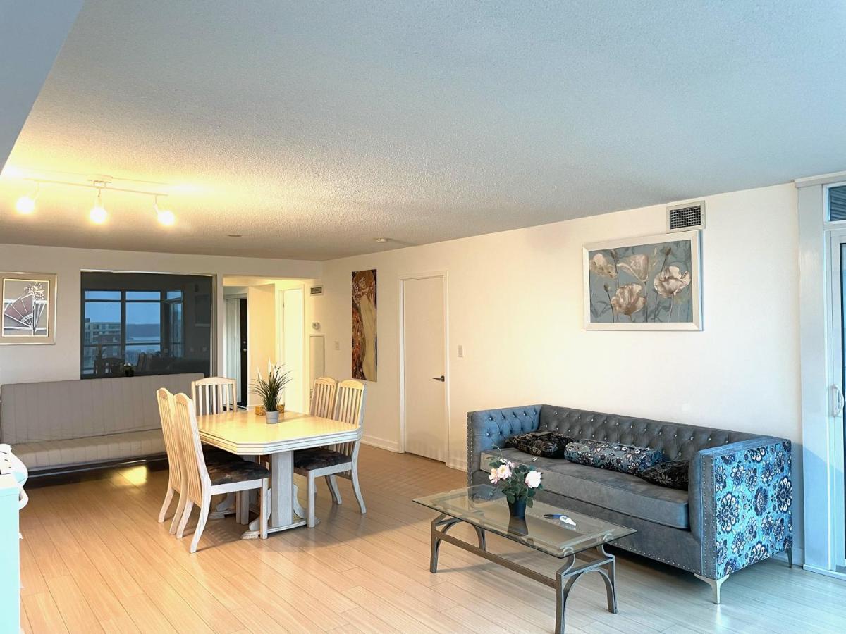 Three-Bedroom Condo With Free Parking Nearby Cn Tower With Lake View Торонто Екстериор снимка