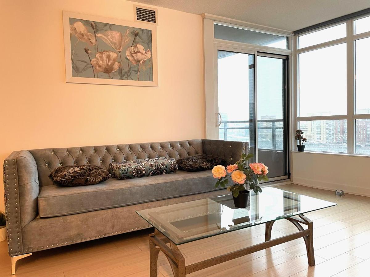 Three-Bedroom Condo With Free Parking Nearby Cn Tower With Lake View Торонто Екстериор снимка
