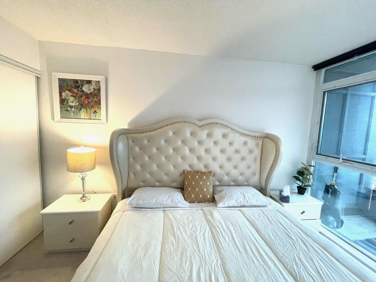 Three-Bedroom Condo With Free Parking Nearby Cn Tower With Lake View Торонто Екстериор снимка