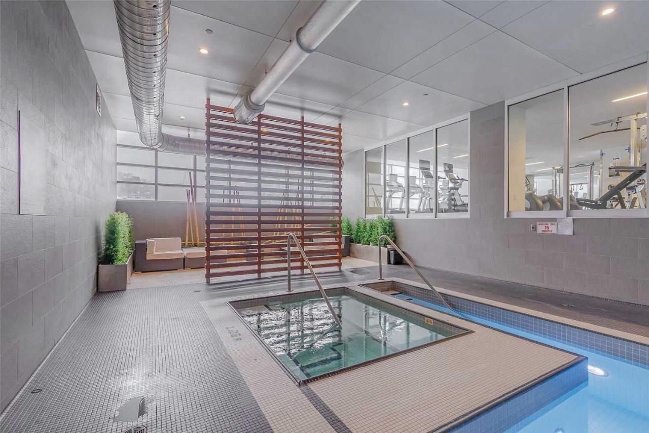 Three-Bedroom Condo With Free Parking Nearby Cn Tower With Lake View Торонто Екстериор снимка