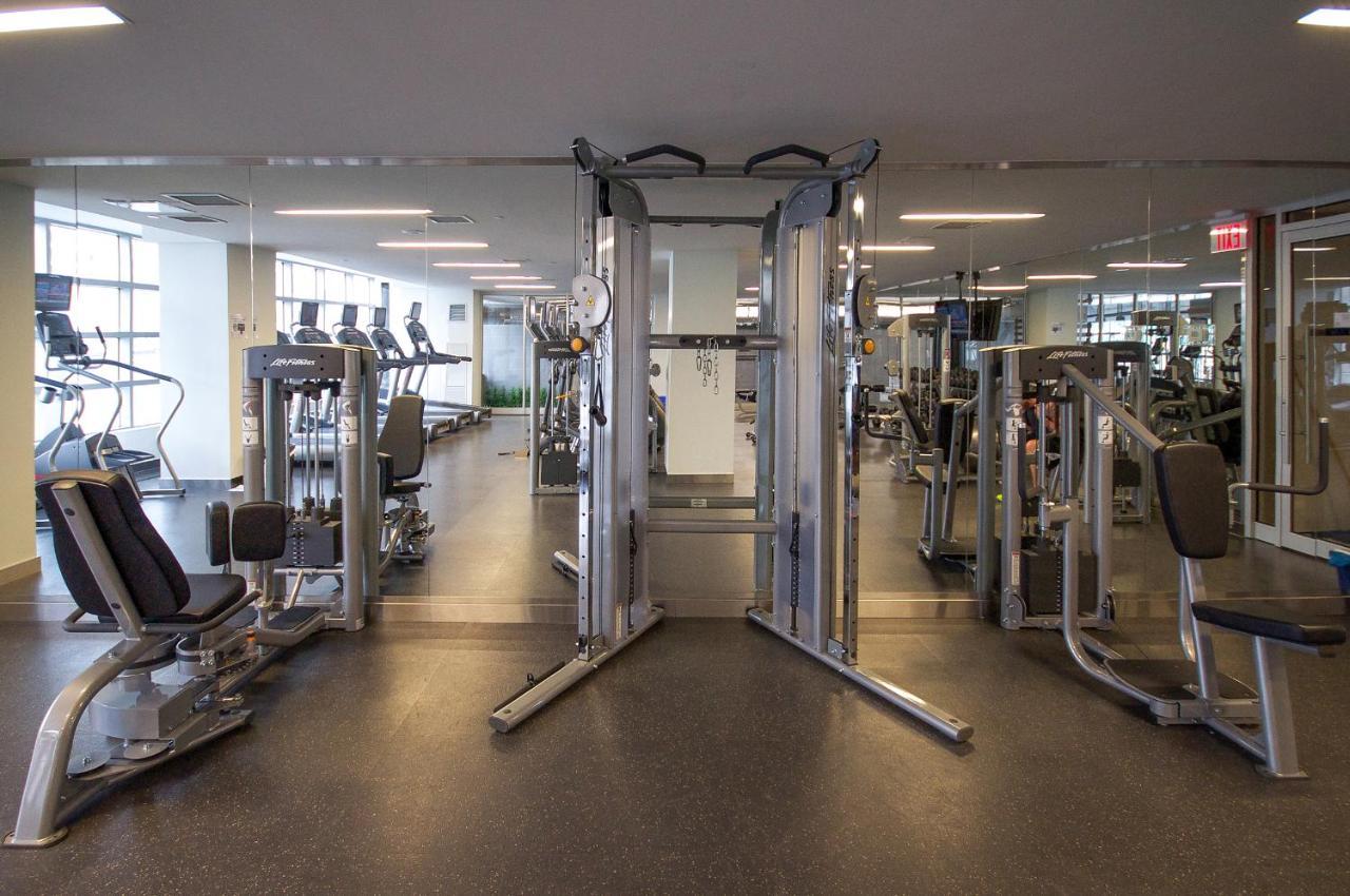 Three-Bedroom Condo With Free Parking Nearby Cn Tower With Lake View Торонто Екстериор снимка