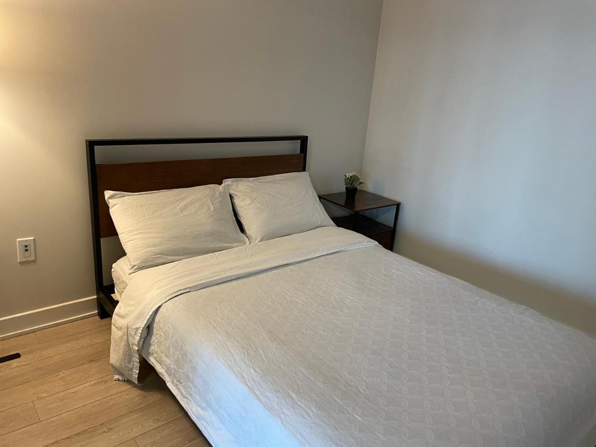 Three-Bedroom Condo With Free Parking Nearby Cn Tower With Lake View Торонто Екстериор снимка