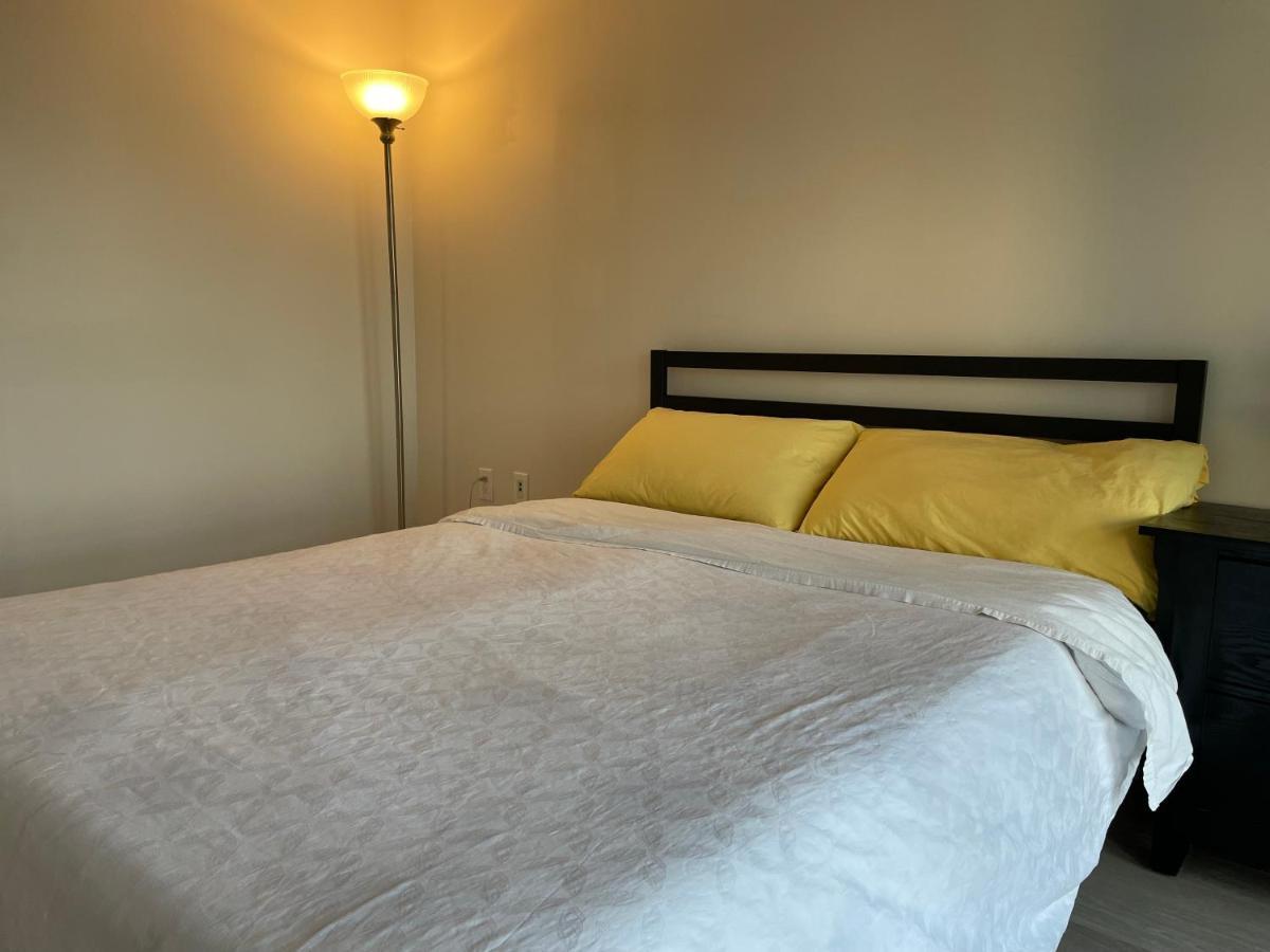 Three-Bedroom Condo With Free Parking Nearby Cn Tower With Lake View Торонто Екстериор снимка
